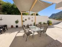 Sunny Retreat - Kefalos Stay with Patio Parking & gym - Chambres d'hôtes Kos