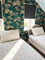 Twin single bedroom perfect for contractors and football fans - Chambres d'hôtes Wolverhampton