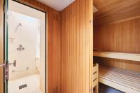 Historic Center Vienna Apartment w Free Parking - Bed and Breakfast Wenen