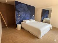 Appartement avec jacuzzi et vue sur Pyramide - B&B Vienne