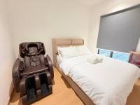 Sunset View w Full Kitchen & Massage Chair Mayabay Gamuda Cove KLIA Splashmania by HomeyByAA - Ferienwohnung Banting
