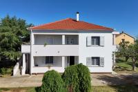 Apartment Klaudija with private garden - B&B Zaton