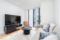 12th Floor Skyline Views with 56th Floor Bar I Desk I 1 min to Station I Brand New Building - B&B London