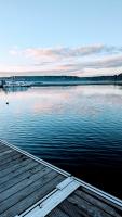 Schwimmendes Ferienhaus "Black Pearl" auf dem Wasser mit Blick zur Havel, inkl Boot zur Nutzung - Chambres d'hôtes Fürstenberg