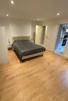 Flat E, Monmouth Road, London, W2 - B&B London