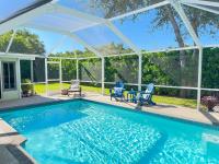 Large Cozy Oasis w Pool and Sunroom 7 min to Beach - B&B Marco Island