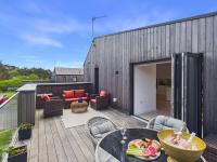 Luxury Eco Home near Beach, Golf & Coastal Walks - Chambres d'hôtes Falmouth