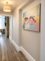 The Bournemouth Haven - Brought to you by Coastline Retreats - Grand 2 bedroom luxury apartment - 3 mins walk to beach - Superfast Wifi - Sleeps 6 - Chambres d'hôtes Bournemouth