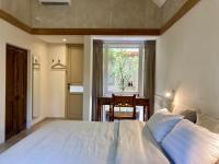 Private Room at Trah Tetirah - B&B Kwarasan