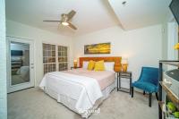 Color Pop by the Pool - Ferienwohnung Lago Vista