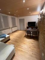 Monteurwohnung mit Parkplätzen, flexibler Check-in, Küche und Smart TV in Bad Sobernheim, Kreis Bad Kreuznach - Ferienwohnung Bad Sobernheim