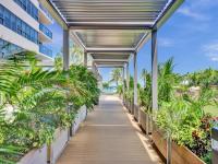 Oceanfront condo beach service 411 - B&B Miami Beach