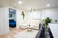 Newly Renovated Modern Private Suite w Workspace - B&B Saskatoon