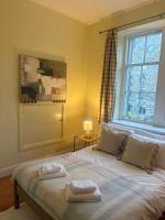 Charming Old Schoolhouse Apartment in Dean Village - Chambres d'hôtes Édimbourg