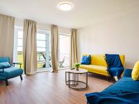Spacious Central 2BR Apartment with Balcony, 85 Inch Smart TV & Fast WiFi, Sleeps 9, Ideal for Contractors, Families & Couples - B&B St. Helens