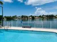 Ocean & Bay Views 2BR 2BA Beach Condo! Parking - B&B Miami Beach