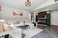 Poconos Home w Hot Tub, Lake & Pool Sleeps 6 - B&B Tobyhanna