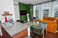 Skyline 2BR on 20th Floor near Grant Park with Paid Parking - Bed and Breakfast Chicago