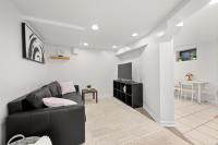 2BR Garden Suite in Lakeview Walk to Wrigley - B&B Chicago