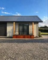 Studio 5- Stylish Stay with Mountain Vista - Ferienwohnung Albert Town