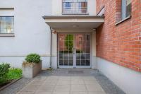 Stylish Apartment in an Ideal Location with Parking in Łódź by Noclegi Renters - Chambres d'hôtes Łódź