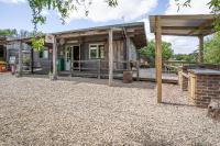 Tistocker's Log Cabin dog friendly with 1 acre field - B&B East Chinnock