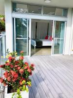 Ground floor of 2 storey Artist's studio house - Ferienwohnung Port Douglas