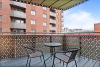 Modern 2 Bed Riverside with Parking and Wi-Fi Near Heathrow - Chambres d'hôtes Staines