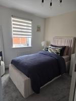 Hampton Water Quiet Single Room With Separate Bathroom - B&B Peterborough