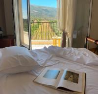 Horizon House, with Olive Grove and a small Vineyard - Chambres d'hôtes Amárynthos