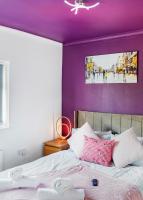 Cozy 3BR Villa, Sleeps 7 Guests, 3 Cars Pvt Driveway Parking - Chambres d'hôtes Nottingham