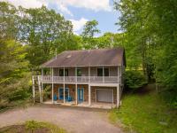 Fore Seasons Getaway - B&B McHenry