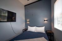 Midnight Blue - Cozy 2-bedroom Tiny Home in charming Anderson on Lake Hartwell - B&B Anderson