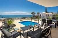 Bijou Flat Beach front, Sea Views, Pool, Garage - Ferienwohnung Olhos d'Agua