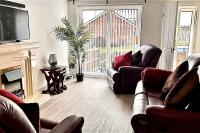 Peaceful 2-Bed Bungalow with Garden and Parking - Chambres d'hôtes Rotherham