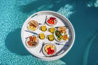 Villa Santorini Sunset 4BR Large Pool and Ricefield view - B&B Canggu
