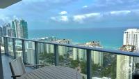 Luxurious 2b 2b with an Amazing View - Daily resort fee and parking not included - - Chambres d'hôtes Hollywood