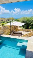 Gialova Hills - Luxury Villa with Private Pool, Garden & Seaview - B&B Gialova