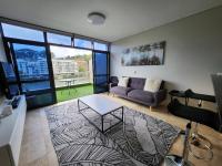 Modern sleeps 2 apartment waterfall views - B&B Cape Town