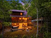 Secluded Smoky Cabin, Hot Tub, Fire Pit, Game Room - Chambres d'hôtes Sevierville
