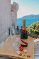 ORO Old Town Suites Steps from the Sea - B&B Korčula