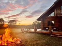Stunning Log Cabin Getaway at The Hannu Haus - Chambres d'hôtes Ironwood