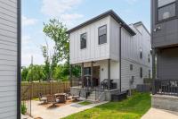 House with Rooftop Patio, Next to a Park, 3 Miles to Downtown - B&B Nashville