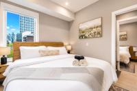 New King Bed Condo w Gym Stampede near 17 Ave - Chambres d'hôtes Calgary