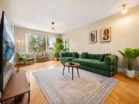 Family-Friendly 3BR Bungalow by Chinook Mall - B&B Calgary