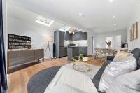 VOLCANIC HOT TUB Central London 2BR Lagoon, Memories Active for 6 - Ferienwohnung London