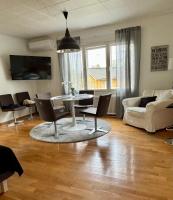 6 Real Beds, AC, Walk to Willa, Hyvinkää - B&B Hyvinkää