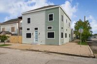 Historic Home with Gated Parking 2 Kitchens and Nearby Beach - Chambres d'hôtes Galveston