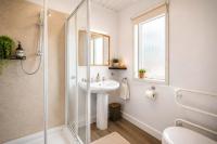 Spacious Lodge with Sea Views - Hunters Quay - Garden - Chambres d'hôtes Kirn