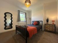 Recently Renovated 2 Bedroom Home In Stoke on Trent - Bed and Breakfast Stoke-on-Trent